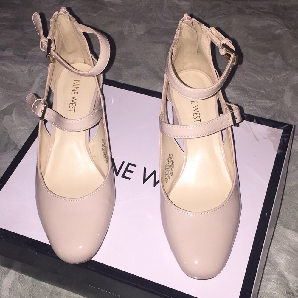 round toe pumps